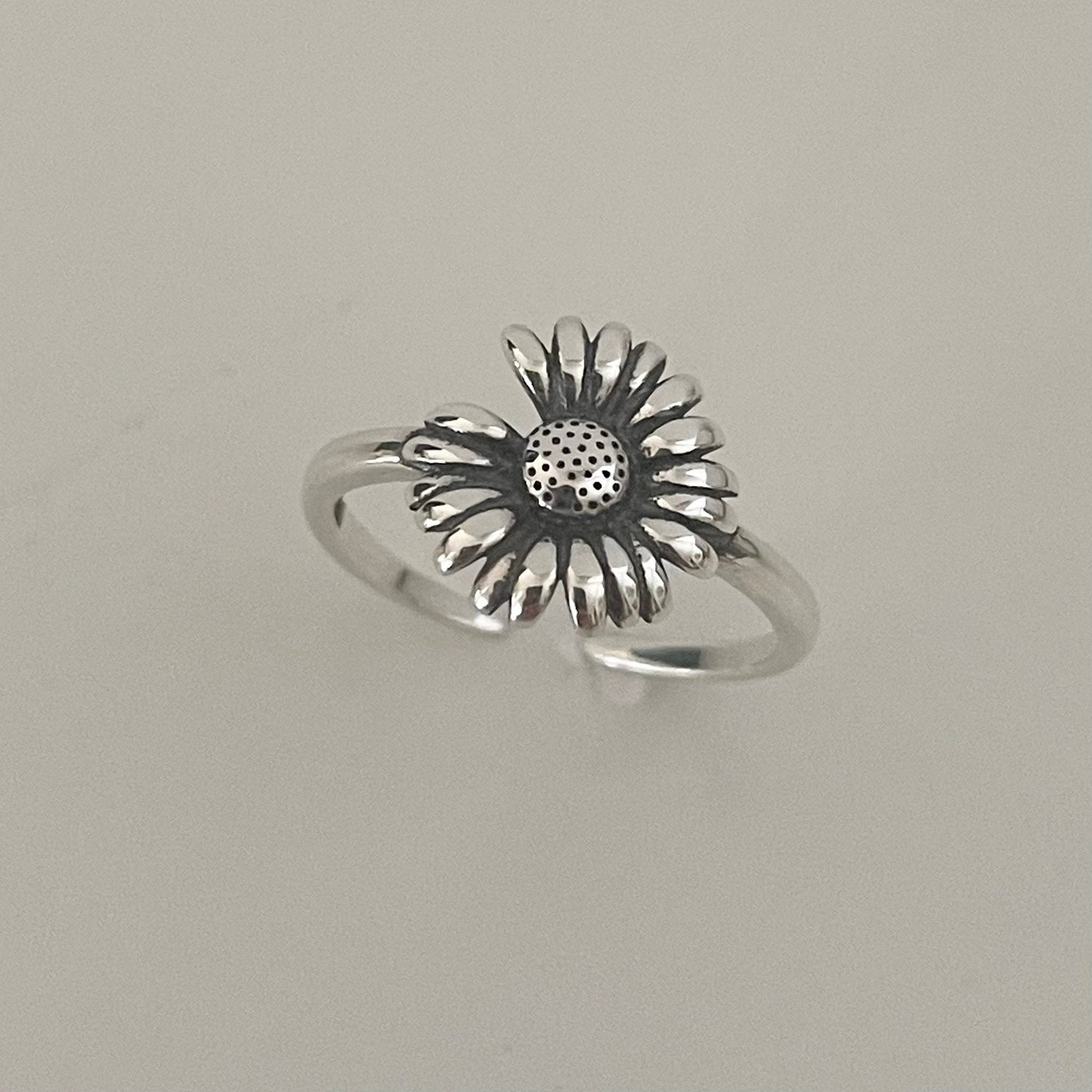 Daisy Flower Sterling Silver Toe Ring - Daisy Toe Ring - Midi Ring - Adjustable Band - Silver Band Toe Ring - Floral Toe Ring.
