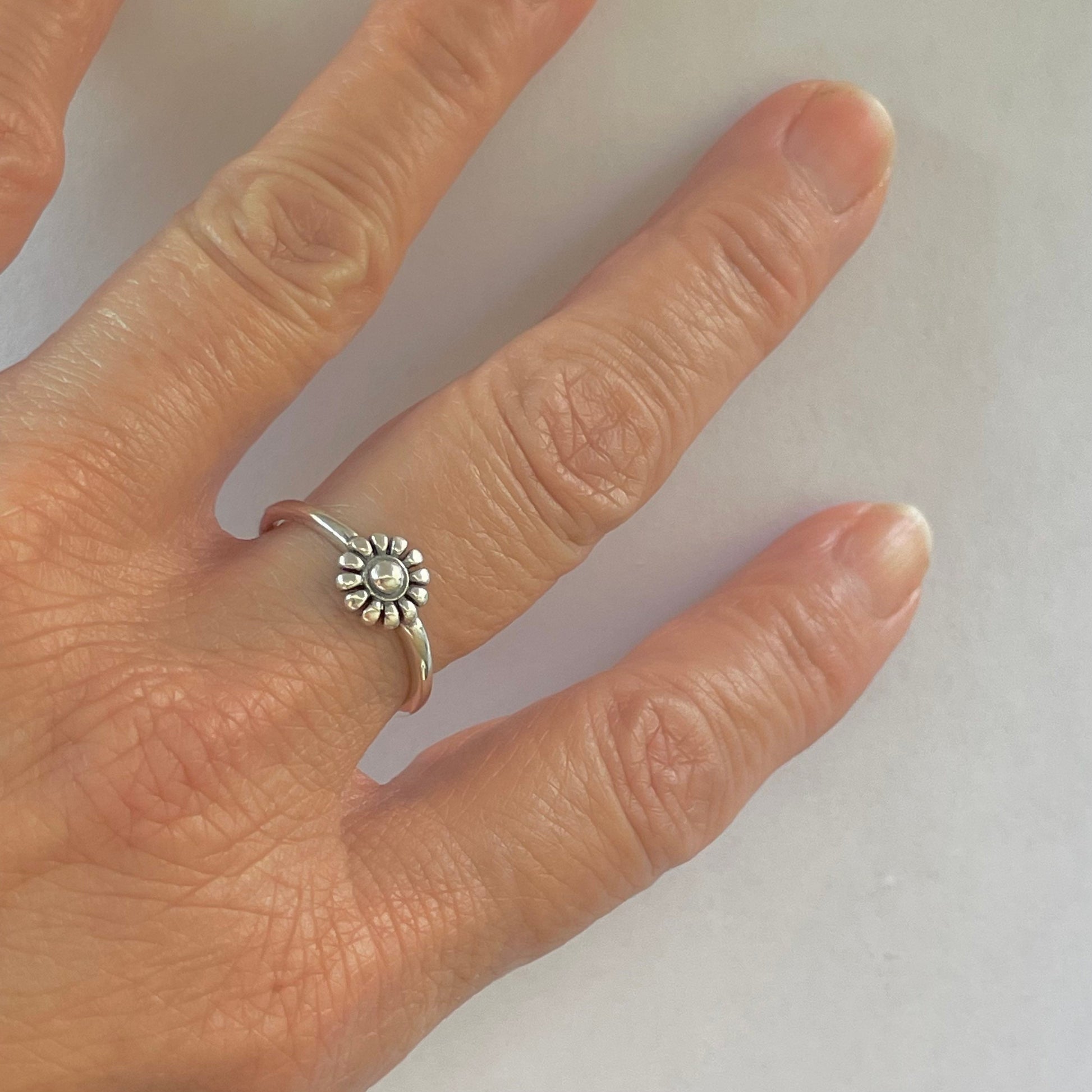 Sterling Silver Daisy Flower Ring, Daisy Ring, Statement Ring, Danity Ring, Flower Ring, Boho Ring, Statement Ring.