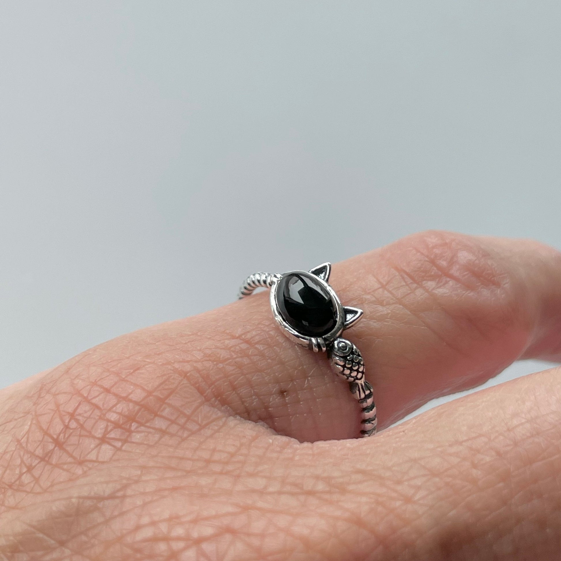 Sterling Silver Black Agate Cat & Fish Rope Ring - Oxidized Animal Jewelry