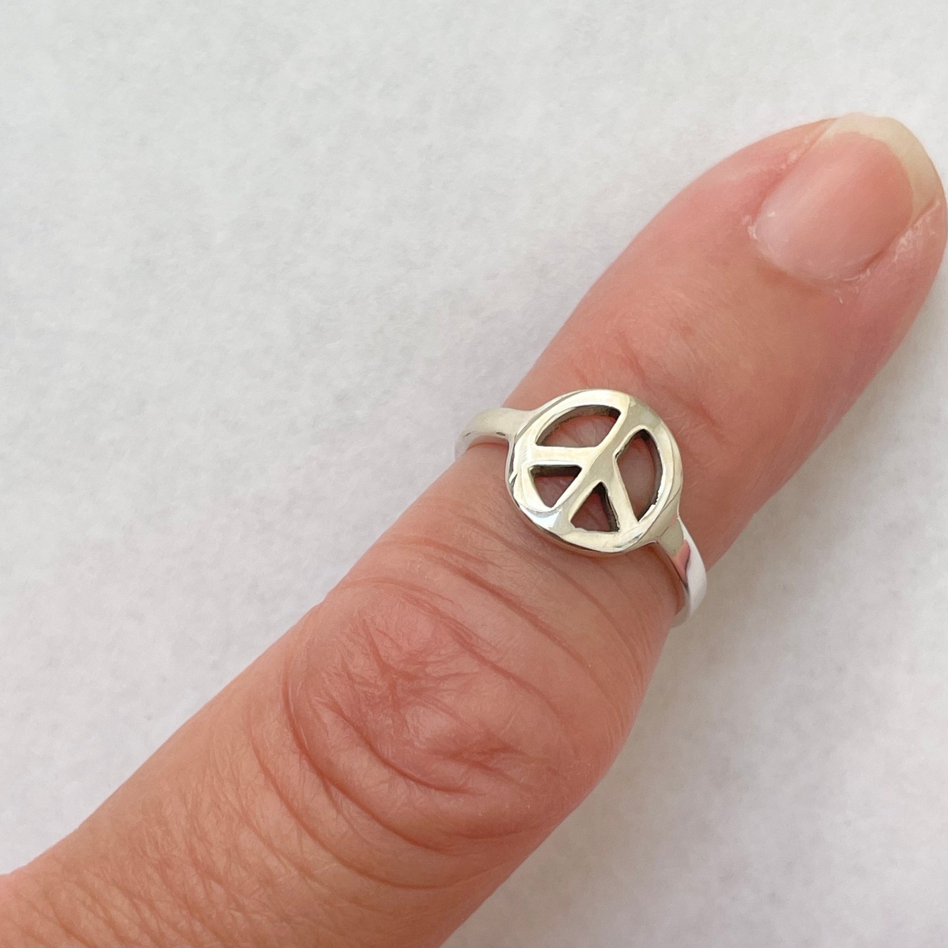 Peace Sign Sterling Silver Toe Ring, Hippie Toe Ring, Silver Toe Ring, Peace Toe Ring, Midi Ring, Statement Toe Ring