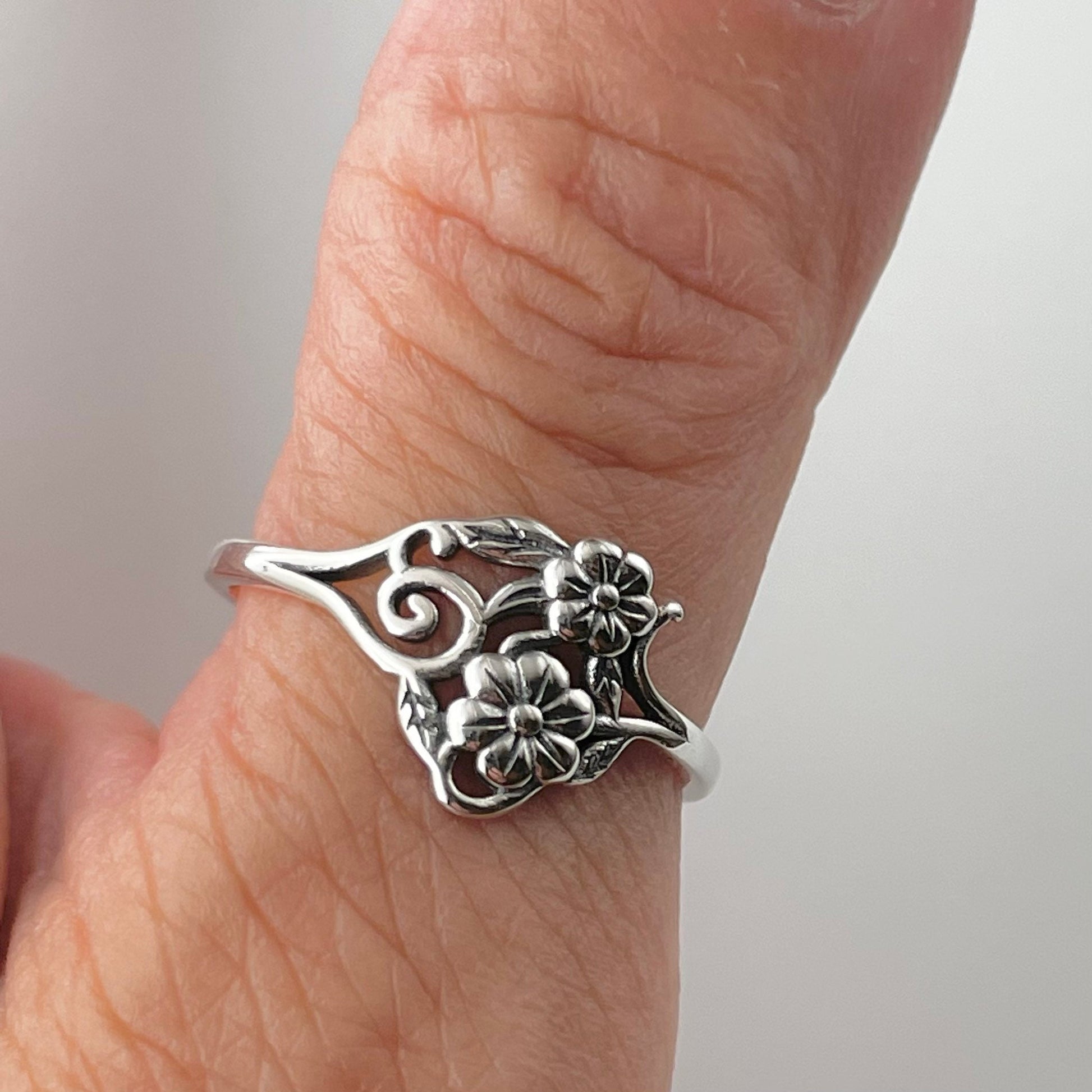 Sterling Silver Duet Sunflowers Ring with Leaf, Flowers Ring, Boho Ring, Statement Ring, Leaf Ring, Silver Ring.