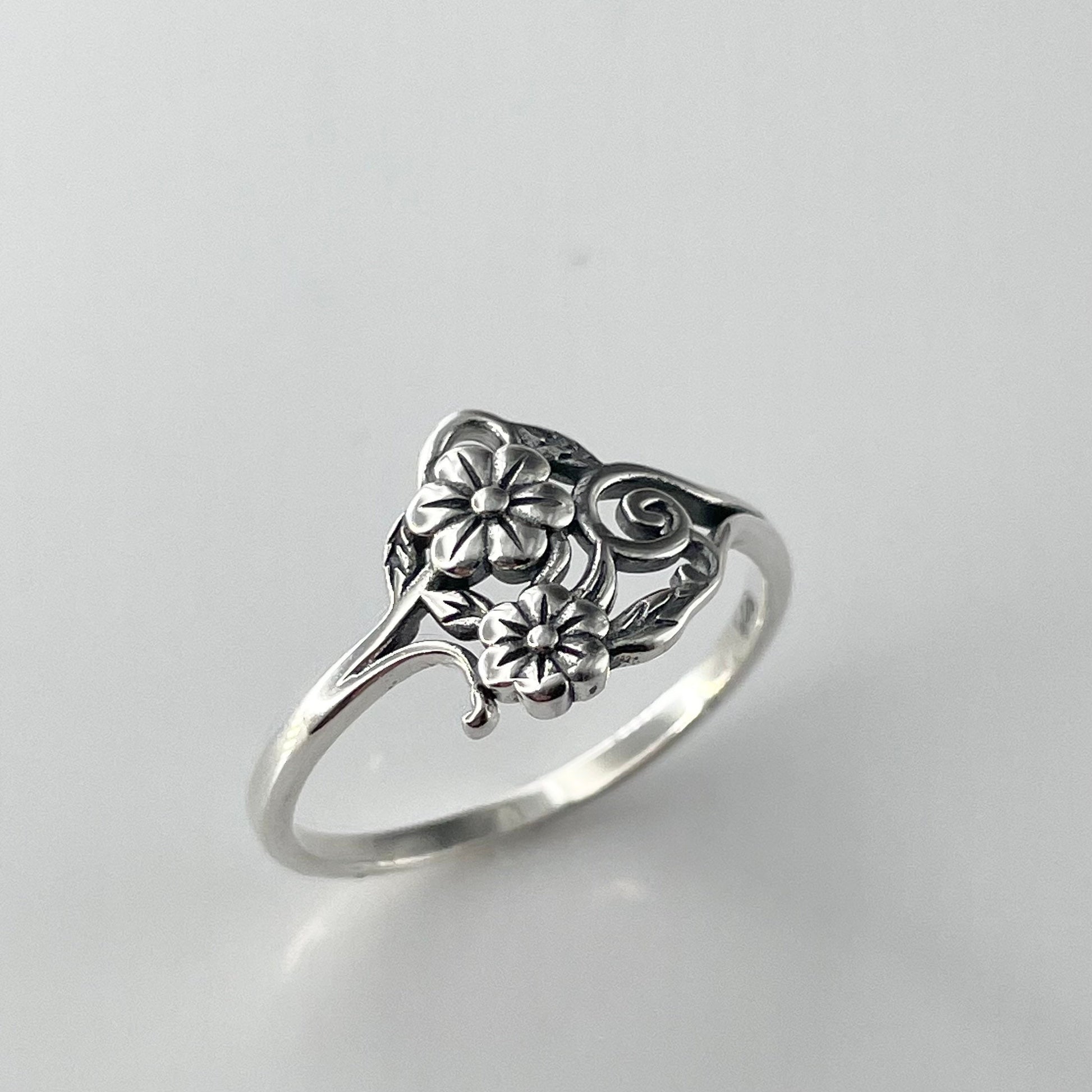 Sterling Silver Duet Sunflowers Ring with Leaf, Flowers Ring, Boho Ring, Statement Ring, Leaf Ring, Silver Ring.