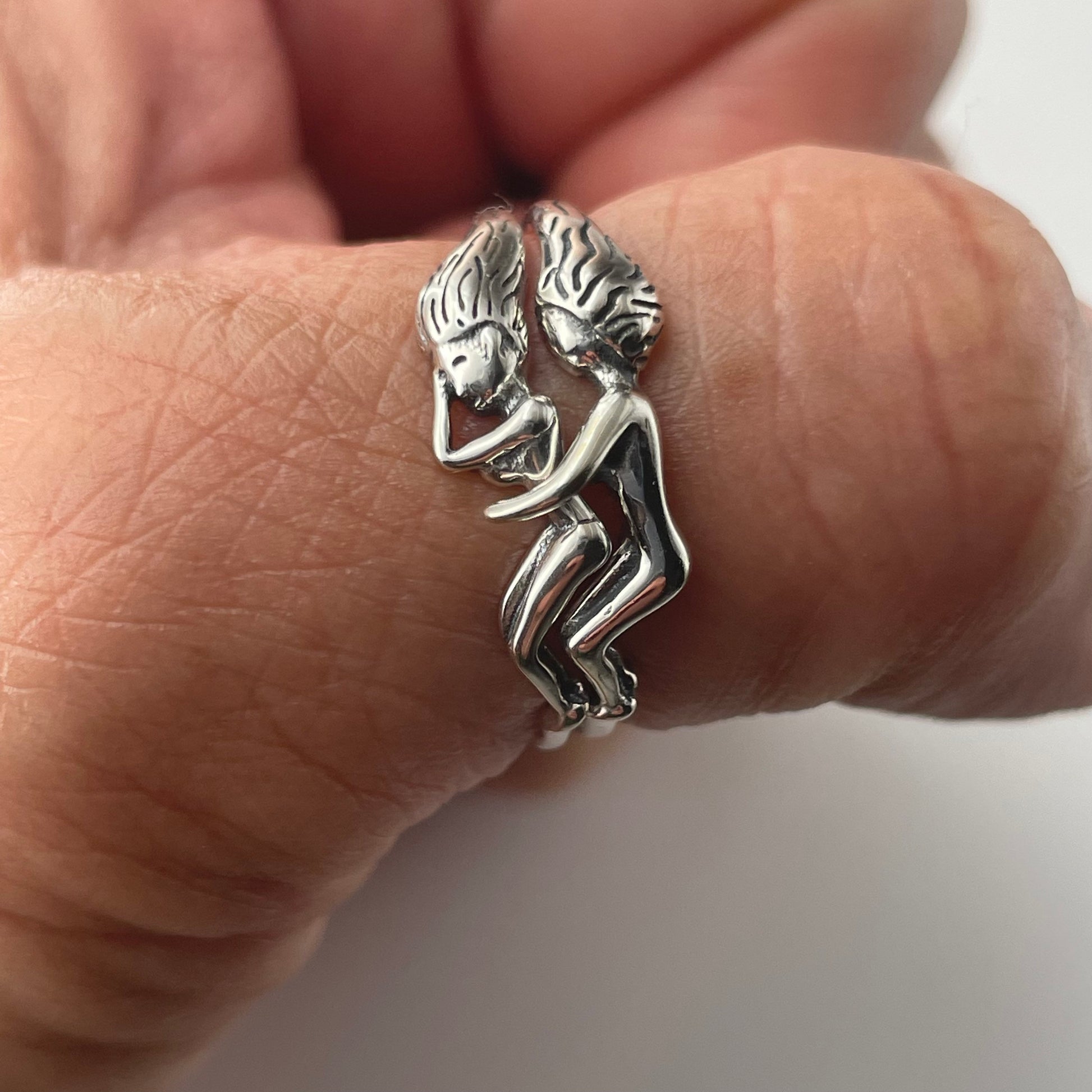 Sterling Silver Lovers Hug Ring: Unisex Couple Jewelry