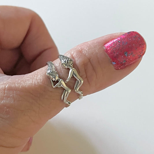Sterling Silver Lovers Hug Ring: Unisex Couple Jewelry