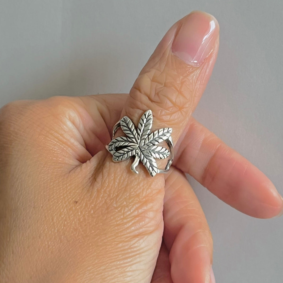 Sterling silver large marijuana Ring, cannabis leaf ring, promise ring, weed leaf ring, silver ring, marijuana ring, cannabis silver ring